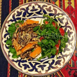 Говядина под сливочным соусом и перцем